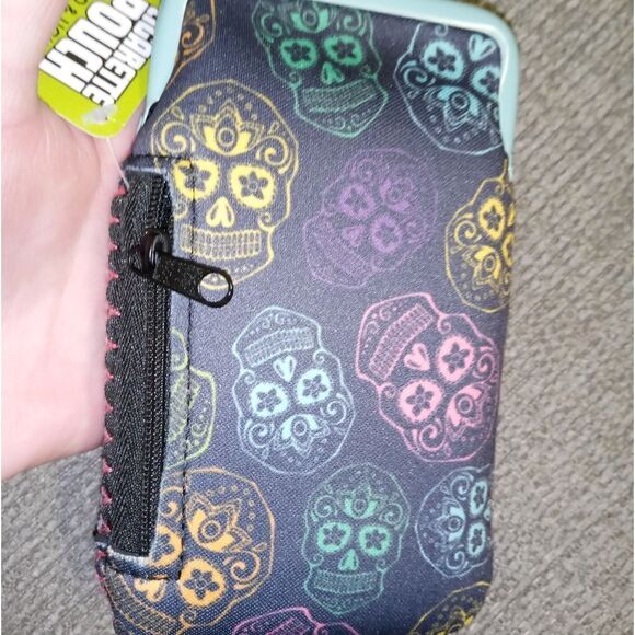 NWT SkullCandy cigarette pouch, card, and lighter holder - Picture 6 of 7